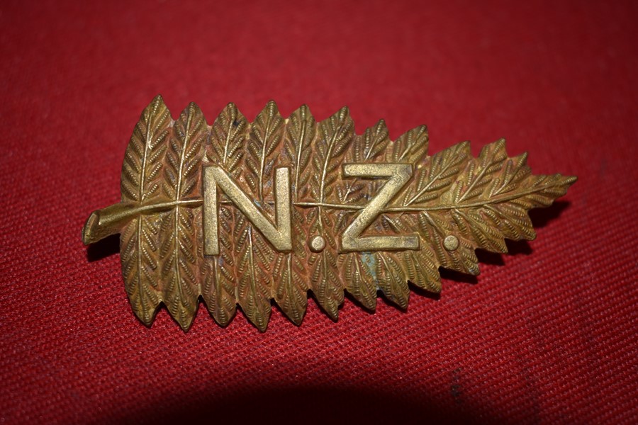 KINGS COLONIAL SQUADRON HAT BADGE NEW ZEALAND-SOLD